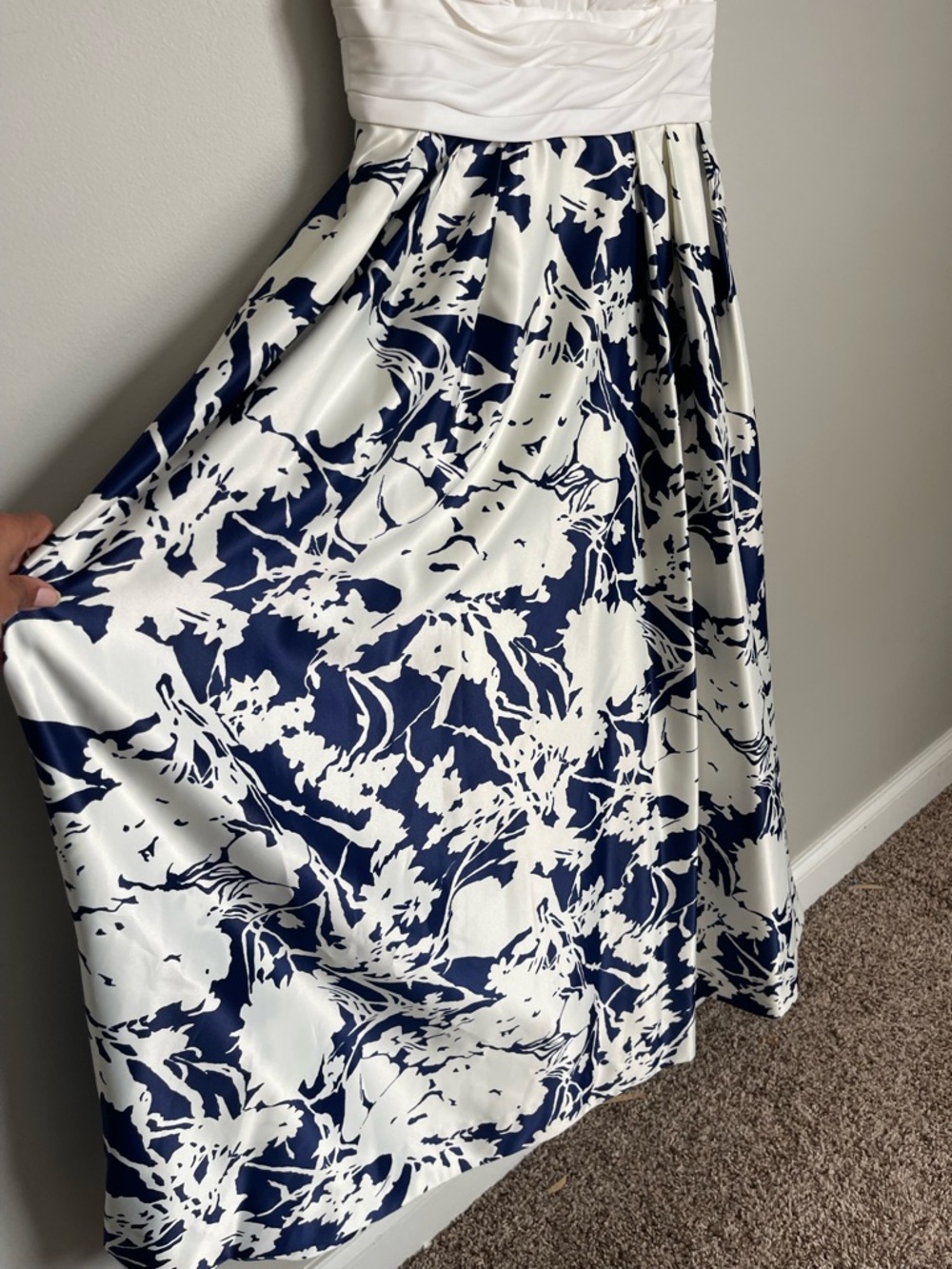 AIDAN MATTOX | White Bodice Navy Floral A-Line Maxi Dress Sz 10 - Picture 5 of 9